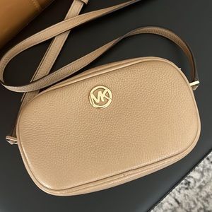 💛🤎 Michael Kors Leather Elegant Style Crossbody Shoulder bag